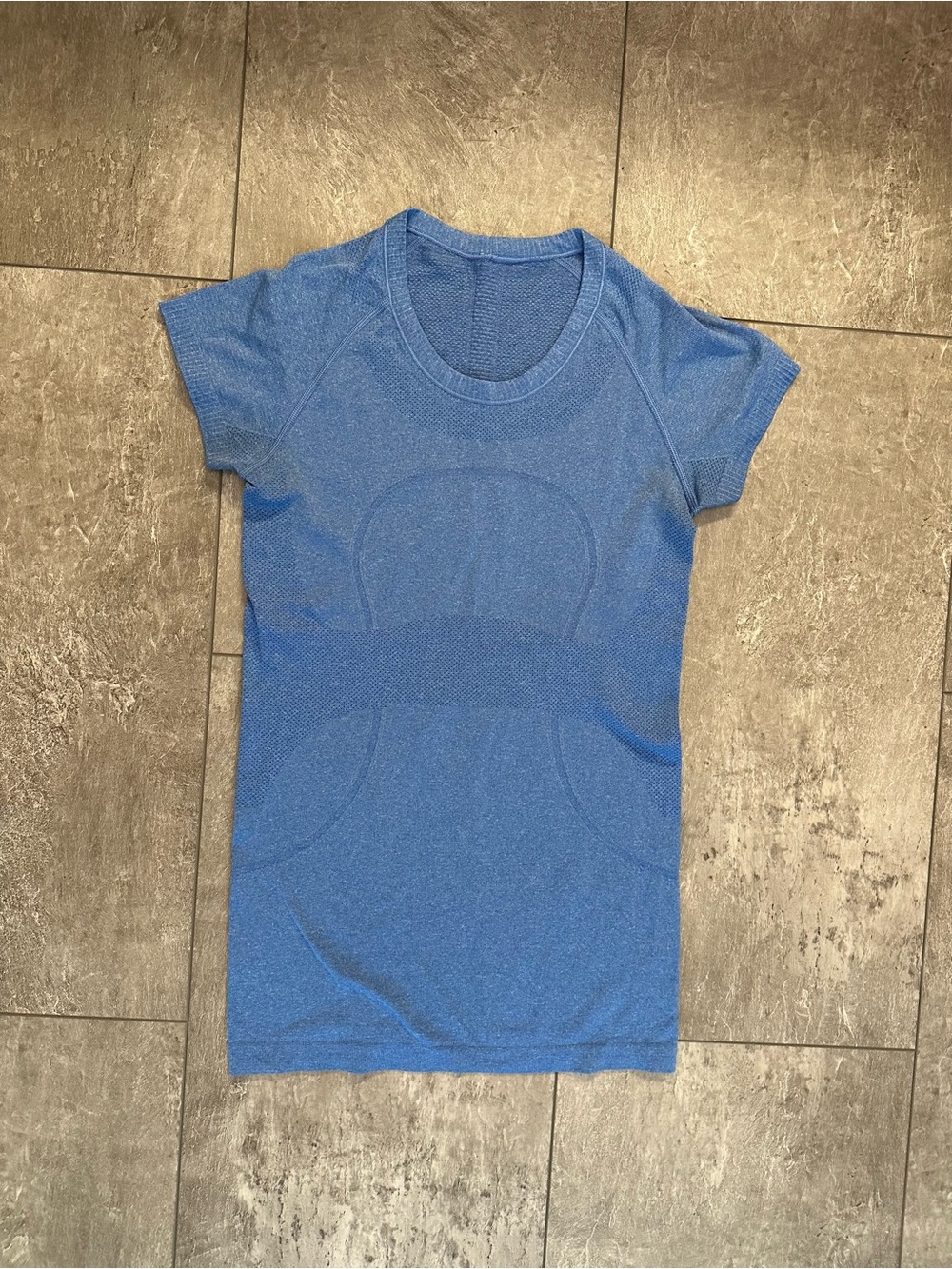 Lululemon Swiftly Tech Short Sleeve Crew  Limitless Blue Size 6 EUC - Picture 2 of 5